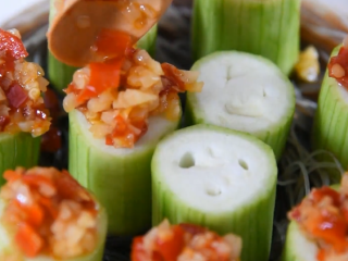 蒜蓉粉丝蒸丝瓜好看又好吃，秘密就在这酱料 