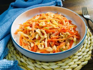 胡萝卜丝炒鸡丝 