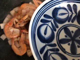 蒜蓉茄汁葱香开背虾 