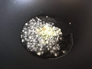 蒜蓉茄汁葱香开背虾 