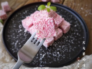 火龙果椰蓉奶冻 