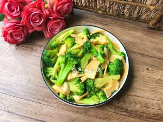 杏鲍菇炒西兰花 