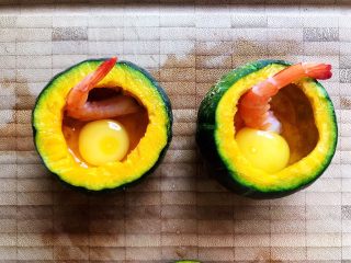 鹌鹑蛋鲜虾贝贝小南瓜盅 