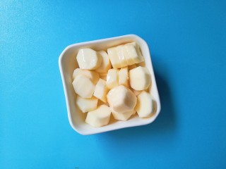 胡萝卜山药鲫鱼汤 